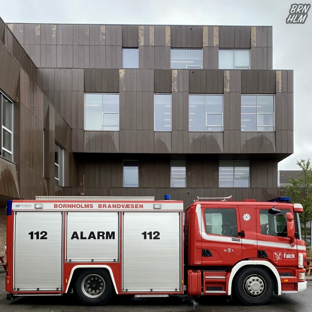 Bornholms Brandvæsen deltager i en brandøvelse på Campus Bornholm