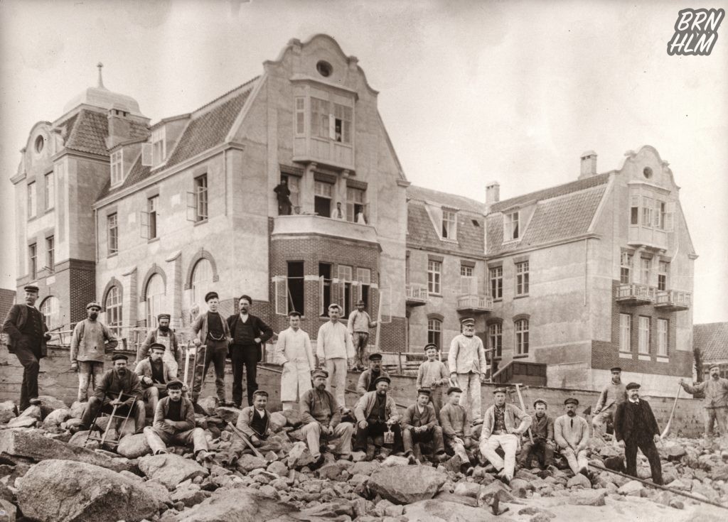 Hotel Strandschloss (senere Hotel Strandslot) bliver bygget - 1904