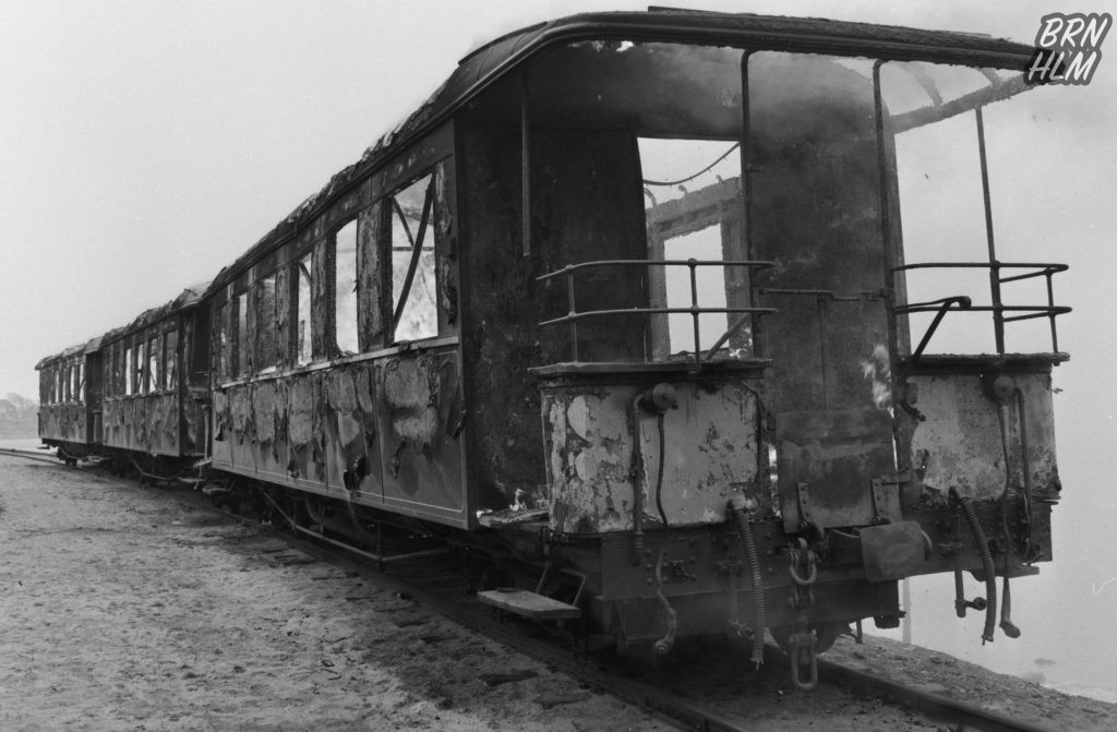 De Bornholmske Jernbaner afbrænder de gamle togvogne - Maj 1969