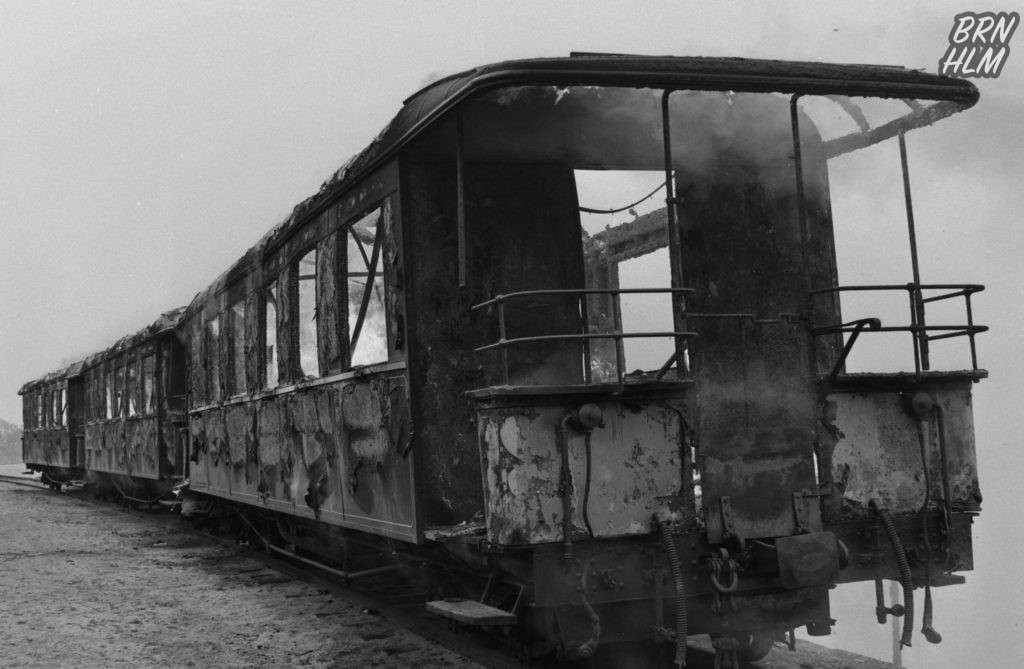 De Bornholmske Jernbaner afbrænder de gamle togvogne - Maj 1969