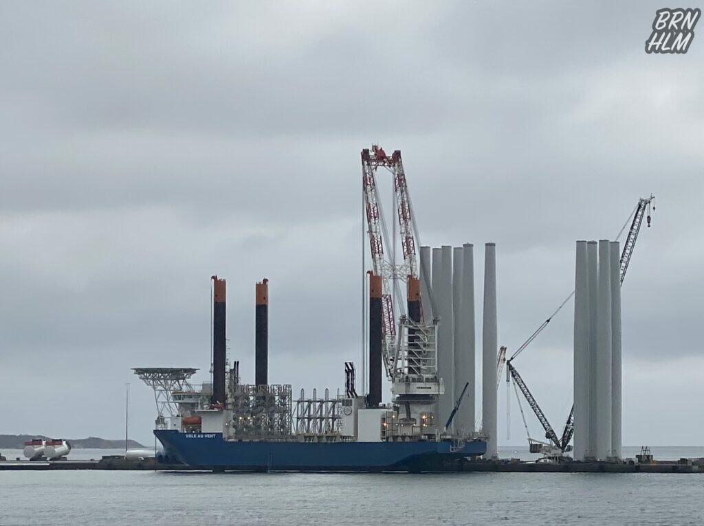 Vole Au Vent losser hav vindmøller i Rønne Havn - April 2021